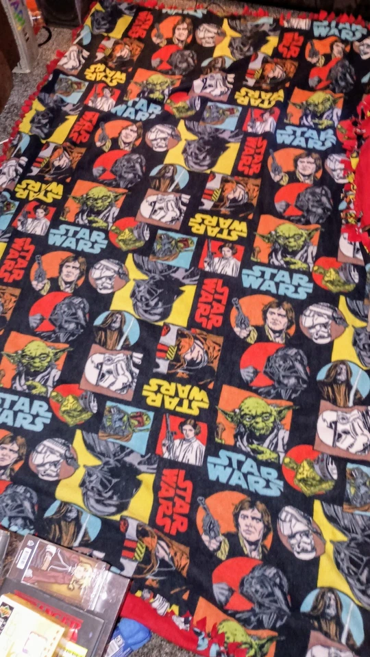 Manta hecha a mano de lana retro vintage de Star Wars -- Darth Vader Han Solo Yoda Foto 1 de 3