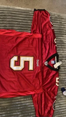 Camiseta autografiada de Josh Freeman de la NFL. Bucaneros.  Foto 1 de 2