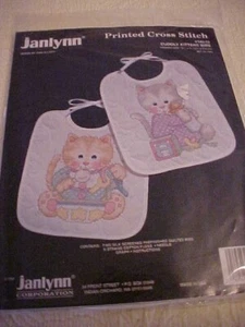Kit de baberos punto de cruz Janlynn Cuddly Kittens 1994 - Imagen 1 de 5