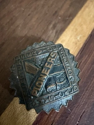 PIN INSIGNIA YMCA Y-PIONEERS ANTIGUO DE MYERS TRAILBLAZERS Foto 1 de 4