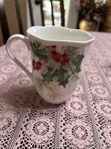 Lenox Butterfly Meadow Holliday Mug Scalloped Rim Coffee/Tea 12 oz - Picture 1 of 4