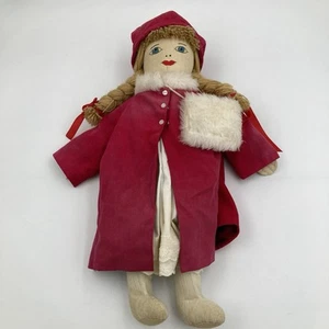 Vintage handgefertigte Stoffpuppe, Stoffpuppe im roten Wintermantel - 55 cm groß - Bild 1 von 15