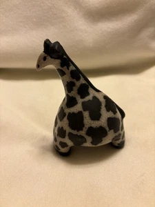 "Estatuilla de jirafa de 5"" de cerámica Raku de arcilla loca hecha a mano de Sudáfrica" - Imagen 1 de 9