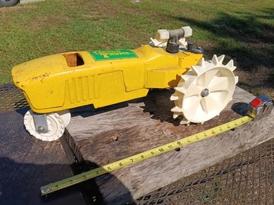 Vintage Green Thumb Cast Iron Tractor Lawn Sprinkler Foto 1 de 4