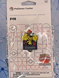 Pokemon - EUIC Pin Badge - 2024 - International Exclusive - Armarouge - Sealed - Foto 1 di 2