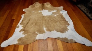 Una alfombra de cuero de vaca de color miel dorada suave - una gran alfombra de cuero de vaca - Imagen 1 de 8