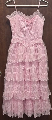Vestido Vintage Años 80 70 Encaje Volantes En Niveles Rosa Vestido de Baile Coqueta Formal 7/8 EXCELENTE Foto 1 de 4