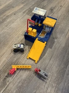 Vintage 1989 Transformers G1 Micromasters Greasepit Gas Station - Picture 1 of 12