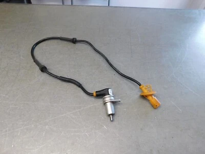 BMW E34 540i 525i 530i  RIGHT ABS SENSOR - FRONT 0265001339 - Image 1 of 4