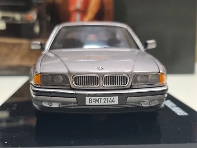 1:24 Minichamps BMW E38 750il 007 Tomorrow Never Die Dealer w/Acrylic case - Image 1 of 4
