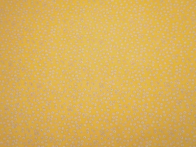 Tela de reproducción de la Guerra Civil por yarda marfil floral amarillo polvoriento algodón premium Foto 1 de 2