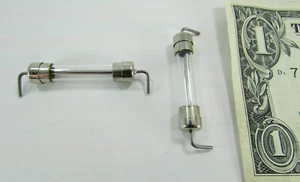 10 fusibili a cartuccia vetro soffiaggio lento Littelfuse 20A 3AG cavi a saldatura assiale 315.020 - Foto 1 di 9