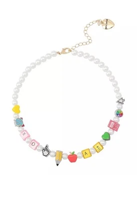 Cuello de perlas cultivadas con motivo recto de regreso a la escuela de piedra sintética Betsey Johnson Foto 1 de 4