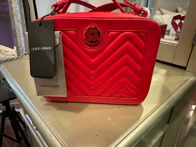 Giorgio Armani 女式红色真皮斜挎包全新无标签 — 第 1/4 张图片