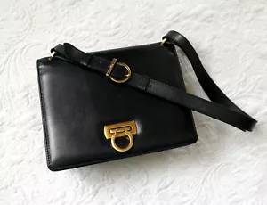 SALVATORE FERRAGAMO edle Leder Tasche Goldbeschlägen - Bild 1 von 13