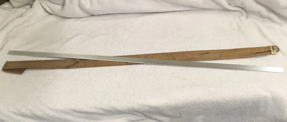 Nuevo de Lote Antiguo 60 Dodge Parrilla Moldura Superior Dart Seneca Pioneer Phoenix 1960 2196457 Foto 1 de 4