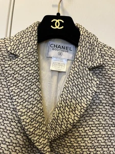 CHANEL RUNWAY 5 CC BUTTON~CC~SILK LINED GORGEOUS BLK LACE OVERLAY CLASSIC JACKET - Picture 1 of 24
