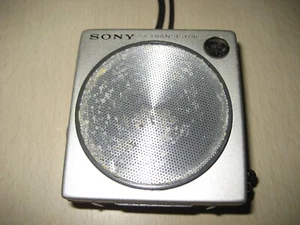 SONY 8 TRANSISTOR SUPERHETERODYNE RADIO 2R-21 Powers ON - Picture 1 of 7