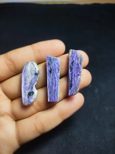 Fette lucide charoite naturale - varie dimensioni e modelli, dimensioni, pesi - Foto 1 di 9