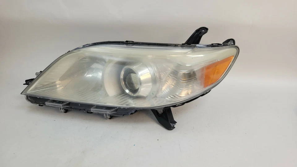 2011 2012 2013 - 2017 年丰田 Sienna 左/驾驶员侧卤素车头灯 TYC — 第 1/4 张图片