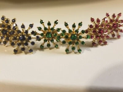 Pendientes de plata de ley chapados en oro con esmeralda, zafiro o rubí creados en laboratorio Foto 1 de 2