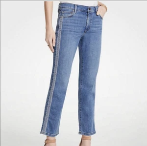 Ann Taylor Straight Crop Mid Wash Mid Rise Embroidered Lace Jeans Sz 00 NWOT - Picture 1 of 5