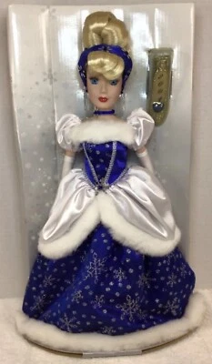 Disney Princesa Copo de Nieve Cenicienta Porcelana Latón Llave Recuerdo Muñeca 2004 Foto 1 de 4