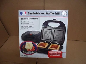Pangea Brands Chicago White Sox Logo Sandwich and Waffle Grill Official MLB - Picture 1 of 1