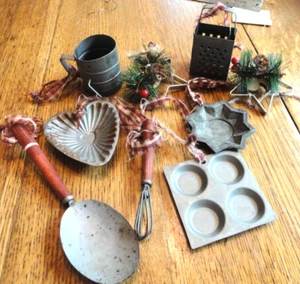 Set di 10 mini utensili da cucina stile vintage da appendere ornamenti statuine CARINE - Foto 1 di 3