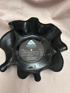 Upcycled Vintage vinile fuso ciotola disco, vaso, fioriera, vassoio, arte artigianato novità - Foto 1 di 5