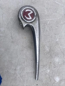 Morris Hood Ornament - Picture 1 of 3