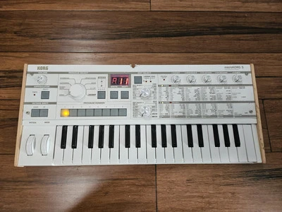 Korg Analog Keyboard Synthesizer - 37 Keys White Japanese Model MicroKorg S - Image 1 of 4