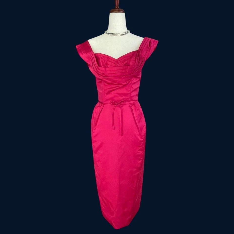 Impresionante Vestido de Cóctel Retro Funda Ajustada Satén Rojo Rosa Ceil Chapman Años 50 De Colección Foto 1 de 4