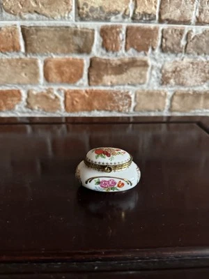 Delprado Vintage Collection Fine Porcelain Ceramic Trinket Pill Box No.10 - Image 1 of 4