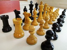 BELLISSIMI PEZZI DEGLI SCACCHI IN LEGNO - OTTIMA FATTURA -. PIECES FOR CHESS