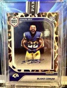 2024 Panini Instant Football - Blake Corum Rookie Autograph Factory Sealed Panini - Bild 1 von 2