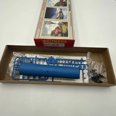 WALTHERS 932-5206 HO SCALE 54' RAIX TANK CAR #6489 KIT IN BOX - Image 1 of 4