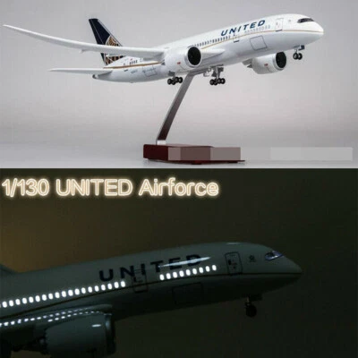 Modelo de avião American United Airlines 1:130 B787 com luz LED roda presentes EUA - Imagem 1 de 4