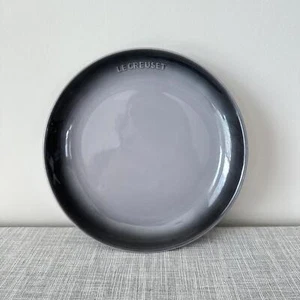 Plato de ensalada de ostras Le Creuset nuevo sin caja - Imagen 1 de 3