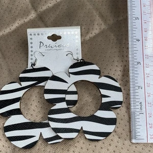 Precious Brand Large Flower Earrings - Picture 1 of 5
