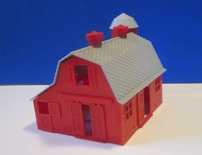 Plasticville - O/S Scale - 1622 - Dairy Barn Kit - Good Box - Missing One Door - Image 1 of 4