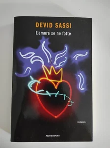 Devid Sassi - L'amore se ne fotte - Mondadori 2017 - Foto 1 di 4