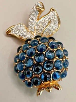 Broche de frutas SWAROVSKI retirado vintage cabujones de bayas de cristal firmado por cisne Foto 1 de 4