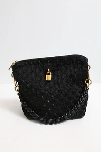Bolso de hombro Marc Jacobs usado en excelente estado con tachuelas de tela negra y dorada - Imagen 1 de 11
