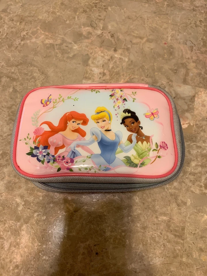Estuche de transporte suave Disney Princess Pouch para sistema de videojuegos portátil Nintendo DS Foto 1 de 4