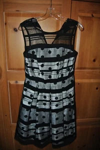 NEW SD COLLECTION VINTAGE BLACK AND WHITE LACE COVERED PLEATED DRESS SIZE 8P - Picture 1 of 4
