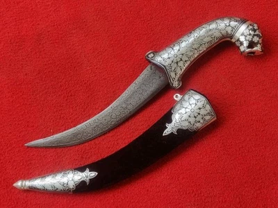 13" Mughal Islamic Indo-Persian Silver Inlaid Damascus Khanjar Dagger - Image 1 of 4