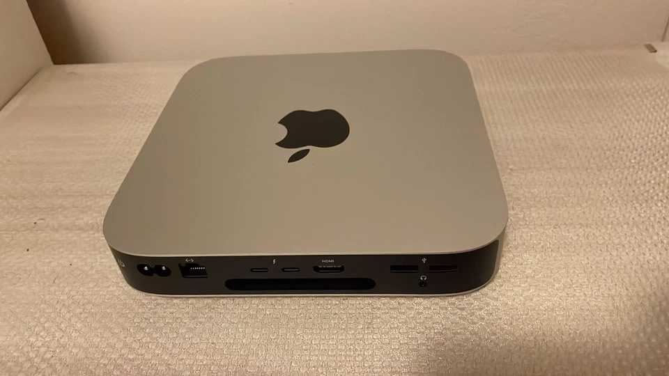 Apple Mac mini (512GB SSD, M1, 8GB, Gigabit Ethernet) Argento  - Immagine 1 di 3
