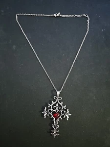 Collar Cruz Roja Vampiro Tono Plata Con Cadena Ajustable - Imagen 1 de 4