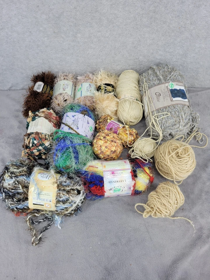 Лот из 15 различных стилей и цветов пряжи для вязания и вязания крючком 2,5 фунтов - Изображение 1 из 4